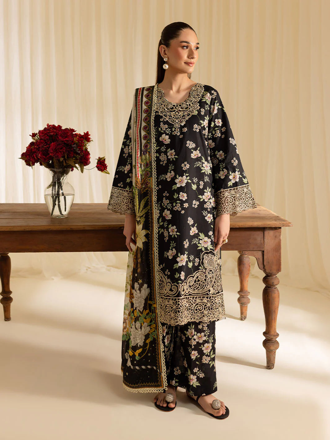 Noor-e-Summer Luxe 2026 – Premium Lawn-Suite Code: 5124