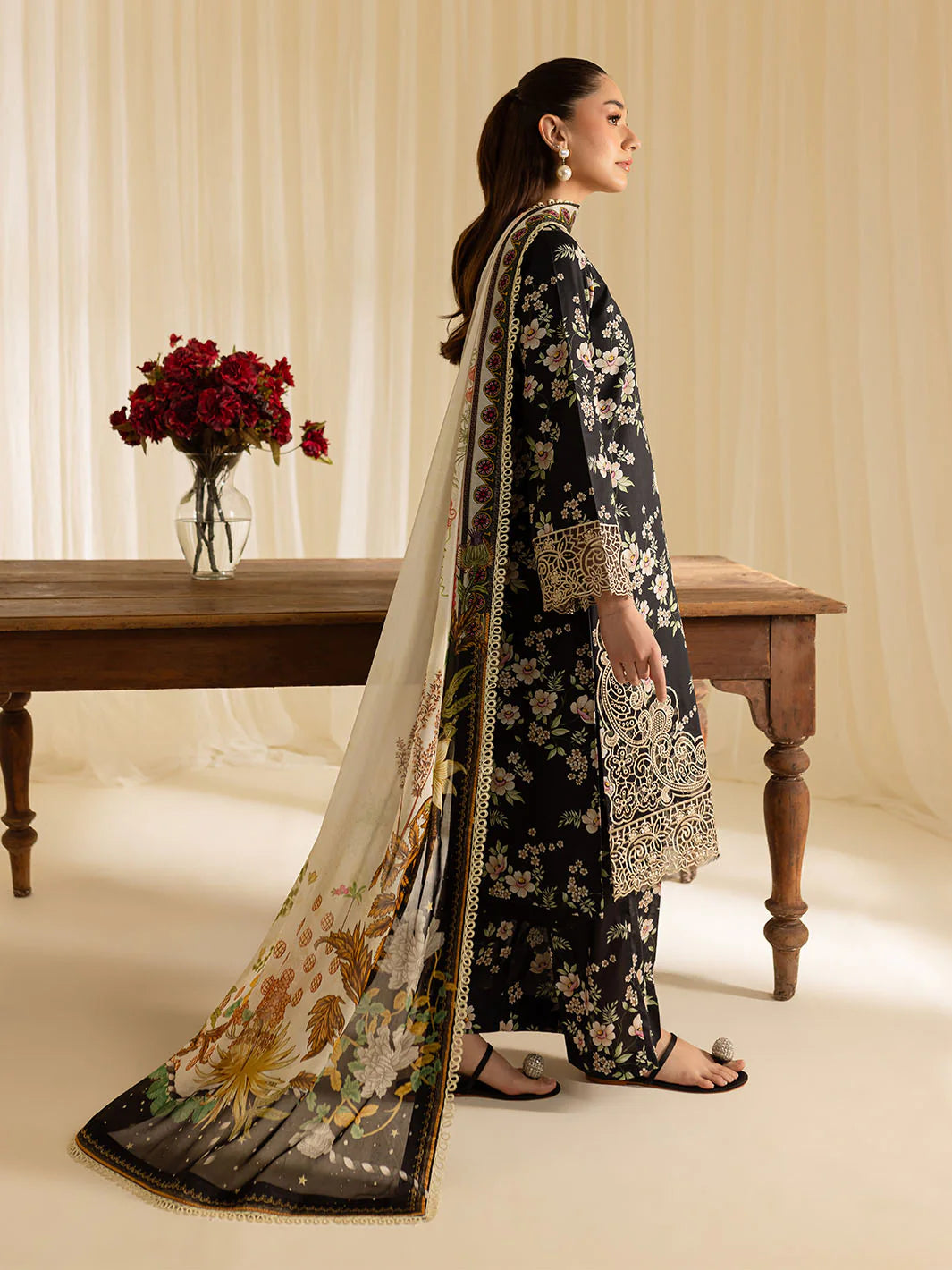 Noor-e-Summer Luxe 2026 – Premium Lawn-Suite Code: 5124