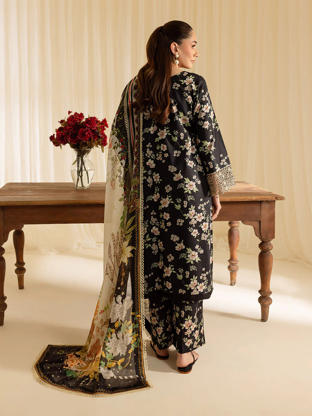 Noor-e-Summer Luxe 2026 – Premium Lawn-Suite Code: 5124